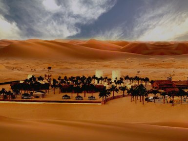 Eine Oase mit Palmen und traditionellen Gebäuden, umgeben von goldenen Sanddünen unter einem dramatischen Himmel.