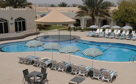 Einladender Außenpool im Falaj Daris Hotel Nizwa – Oman Familienurlaub