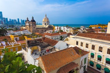 Der Blick auf Cartagena mit der Skyline der Stadt im Hintergrund