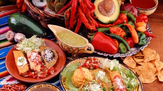 Bunte Auswahl traditioneller mexikanischer Gerichte – Mexiko Reise mit Kindern