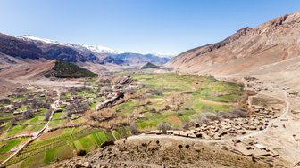 Weites Tal des Ait Bougoumez im Hohen Atlasgebirge – Marokko Reise mit Kindern