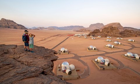 Kids bei Wüstencamp im Wadi Rum - Jordanien Familienurlaub