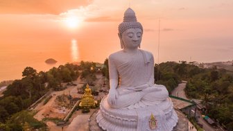 Großer Buddha von Phuket auf dem Nakkerd Hill - Thailand mit Kindern