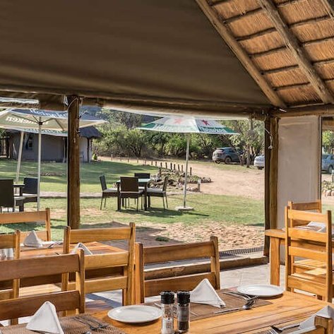 Der offene Essbereich des Safari Camps Entabeni Wildside