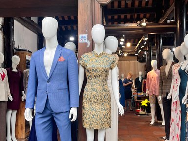 Laden mit Kleidung in der Altstadt von Hoi An – Vietnam Familienreise