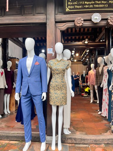 Laden mit Kleidung in der Altstadt von Hoi An – Vietnam Familienreise