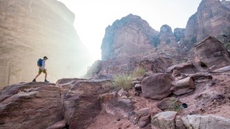 Aufstieg Stadt Petra - Jordanien Urlaub mit Kindern