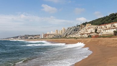 Aussicht auf die Dolphin Coast in KwaZulu-Natal mit sanften Wellen – Südafrika mit Kindern