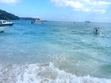 Türkisblaues, klares Wasser bei Nusa Lembongan – Bali Familienreise