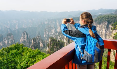 Mädchen im Zhangjiajie Nationalpark - China mit Jugendlichen