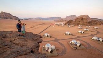 Kids bei Wüstencamp im Wadi Rum - Jordanien Familienurlaub
