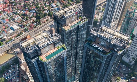 Die beeindruckenden Wolkenkratzer von Ascott Star überragen die Stadt Kuala Lumpur, mit modernen Fassaden und Dachterrassen.