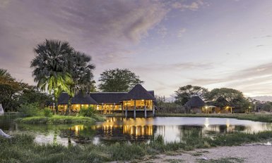 Außenansicht Onguma Bush Camp - Namibia Reise mit Kindern
