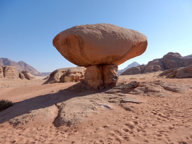 Wüste in Wadi Rum mit Gestein - Jordanien mit Kindern