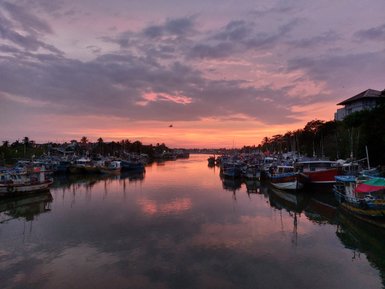 Fischerboote und Marktstimmung am Negombo Strand – Sri Lanka mit Kindern