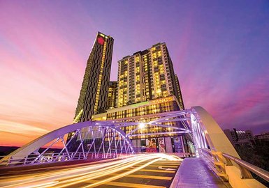 Vorderseite des Swiss-Garden-Hotels in Melaka – Malaysia mit Kindern