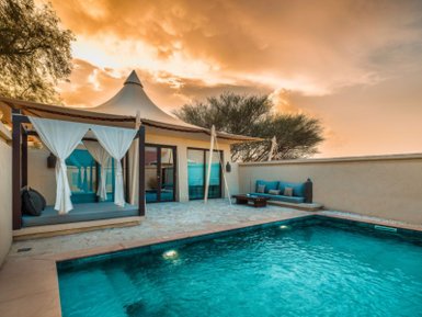Erfrischender Pool im Desert Nights Camp – Oman mit Kindern