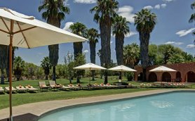 Poolbereich Mount Etjo - Namibia Familienurlaub