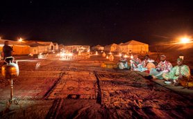 Camp in Erg Chegaga unter klarem Sternenhimmel – Marokko Reise mit Kindern