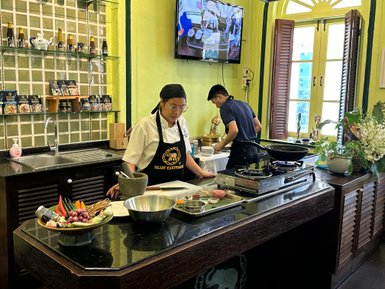 Thailändische Köche geben Kindern und Familien Kochanleitungen – Thailand Familienreise