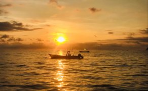 Schöner Sonnenuntergang am Strand von Sámara – Costa Rica Reise mit Kindern