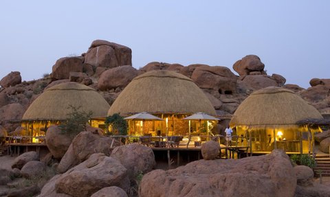 Außenansicht Camp Kipwe - Namibia Urlaub mit Kindern