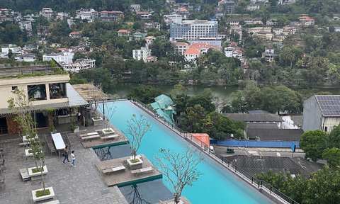 Sri Lanka Familienreise mit Kindern - Kandy - The Thilanka Hotel - Außenpool