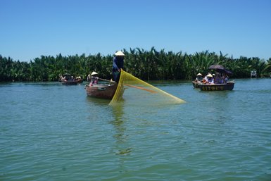 Traditionelle Fischerei im Fluss von Hoi An – Vietnam Familienreise