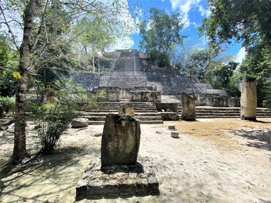 Antike Steinruinen im Biosphärenreservat Calakmul – Mexiko mit Kindern
