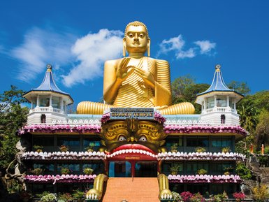 Der Goldene Tempel von Dambulla mit riesiger Buddha-Statue – Sri Lanka Reise mit Kindern