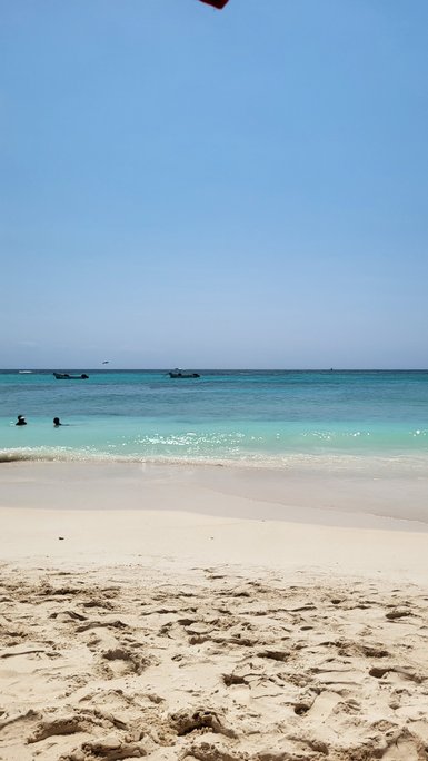 Türkisblaues Meer und feiner Sandstrand in Playa del Carmen – Mexiko Familienreise