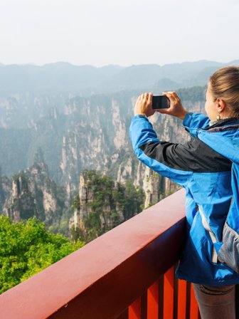 Mädchen im Zhangjiajie Nationalpark - China mit Jugendlichen