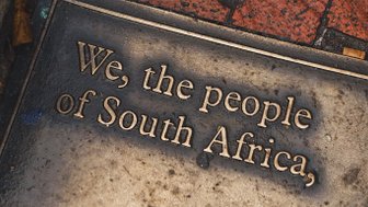 Bodenmarkierung mit „South Africa“ in Kapstadt – Südafrika Familienreise