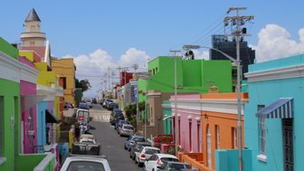 Farbenfrohe Häuserfassaden im Viertel Bo-Kaap in Kapstadt – Garden Route mit Kindern
