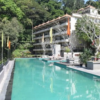 Sri Lanka Familienreise mit Kindern - Kandy - The Thilanka Hotel - Pool