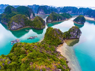 Panoramablick auf Cat Ba und die Halong-Bucht von oben – Vietnam mit Kindern