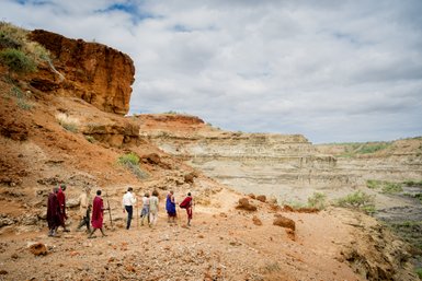 Wanderung durch die Olduvai-Schlucht begleitet von Massai – Tansania Familienreise
