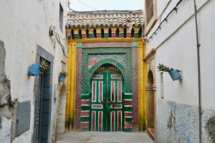 Farbenfrohes traditionelles Zimmer im Riad Tuer – Marokko Familienurlaub