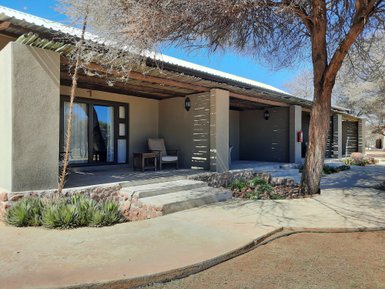 Außenansicht Otijiwa Lodge - Namibia mit Kindern