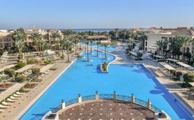 Blick auf den Pool im Jaz Aquamarine Resort in Hurghada – Ägypten Reise mit Kindern