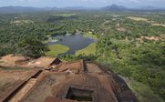 Blick von Sigiriya Felsenfestung auf umliegende Landschaft - Sri Lanka Summer Family & Teens - Sri Lanka mit Jugendlichen im Sommer