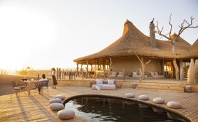 Poolansicht Wilderness Little Kuala Lodge - Namibia mit Kindern