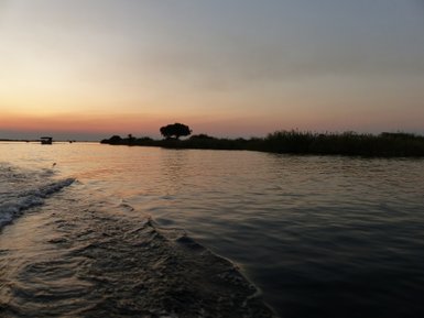 Fluss im Sonnenuntergang vom Boot aus - Namibia Familienurlaub