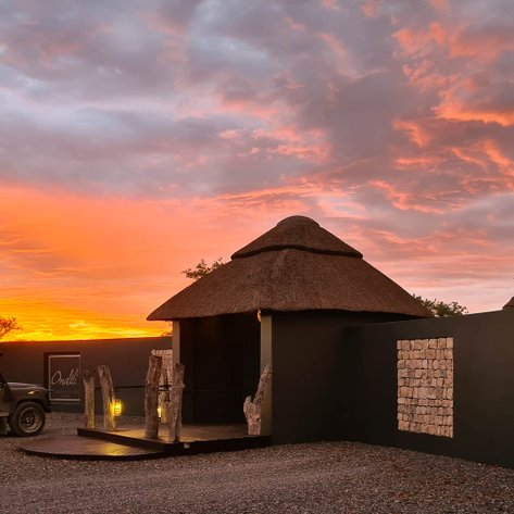Sonnenaufgang Etosha Oberland Lodge - Namibia Reise mit Kindern