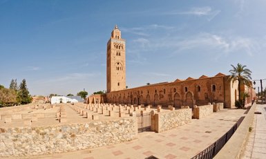 Koutoubia-Moschee mit ihrem Minarett im Herzen von Marrakesch – Marokko Familienreise