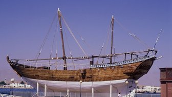 Traditionelle Dhau-Werft in Sur im Oman – Oman Reise mit Kindern
