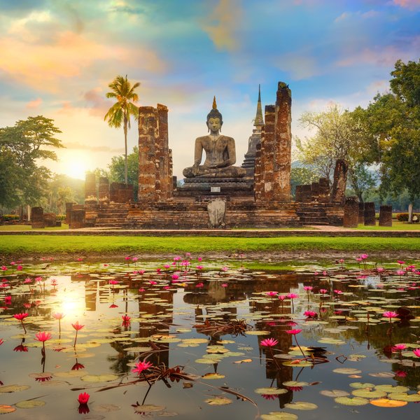 Geschichtspark Sukhothai bei schönem Wetter - Thailand Familienreise