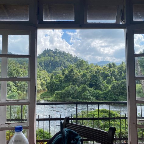 Sri Lanka Familienreise mit Kindern - Kitulgala - Rest House - Balkon