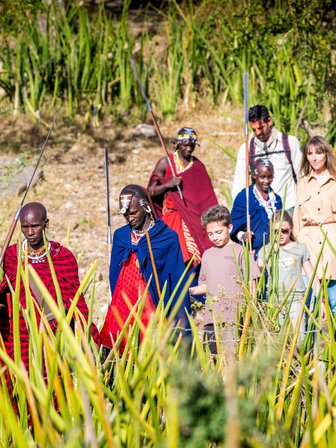 Wanderung mit einem Massai durch die unberührte Natur – Tansania mit Kindern