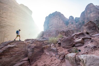 Aufstieg Stadt Petra - Jordanien Urlaub mit Kindern